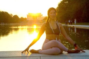 yoga lincoln memorial